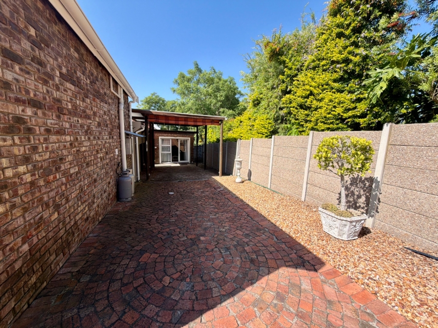 7 Bedroom Property for Sale in Heather Park Western Cape